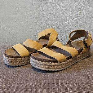 Universal Thread yellow platform sandals